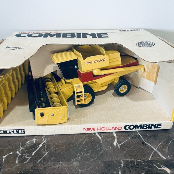 1987 ERTL New Holland Combine Antique 1/32 Scale Diecast w/ box